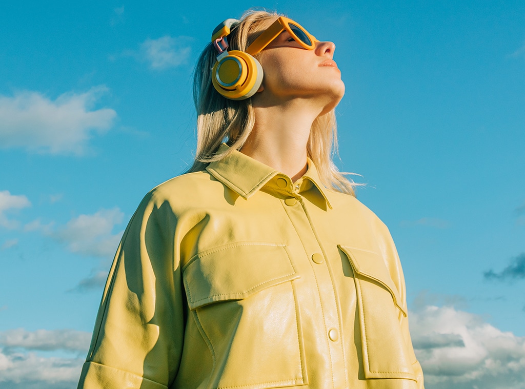 E-Comm: Headphone Flair" Is the Fashion Tech Trend That Will Make Your Outfit